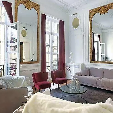 Hotell Charming Louvre Museum / Concorde Paris