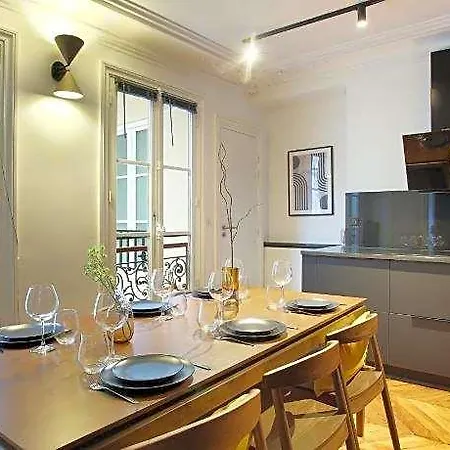Hotell Charming Louvre Museum / Concorde 4*