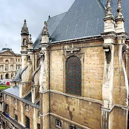 Charming Louvre Museum / Concorde